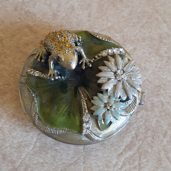 Vintage Enamel with Frog Compact - Picture 2 of 9